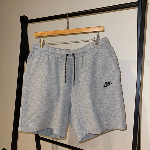 Nike Men’s Tech Fleece Shorts - L - Picture 1 of 3